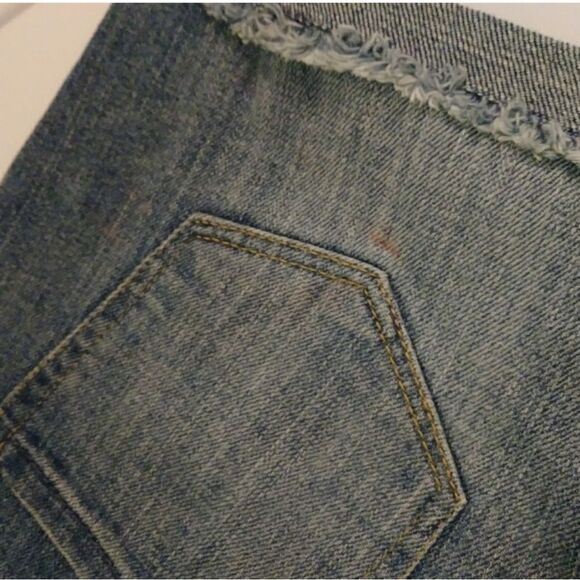 Adam Levine Mid Rise Floral Embroidered Jean Shorts - Picture 4 of 7